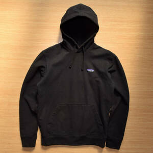 メンズM Patagonia パタゴニア / Men's P-6 Label Uprisal Hoody ブラック アップライザル スウェットフーディー 黒トレーナー パーカー