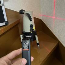 レーザー墨出し器 makita sk301 通電、リモコン動作OK 現状品_画像3