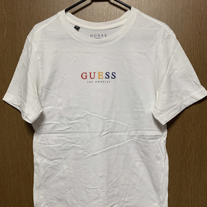 M GUESS / ゲス 半袖Tシャツ ホワイト ロゴTシャツ ロゴ立体的カラフルゴム