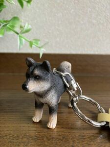 かわいい犬のフィギュアキーホルダー♪柴犬　しば犬　黒柴　キーリング