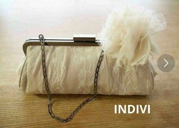 「INDIVI インディヴィ」2WAY ハンドバッグ クラッチバッグ 取り外しOKコサージュ付/結婚式 二次会 パーティ お呼ばれ