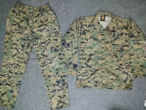 米軍　海兵隊　USMC ウッドランドマーパットデジタル迷彩　上下　サイズ　M-R 中古　実物　払い下げ　放出品　一部難あり