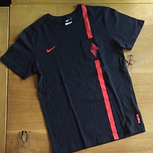 s723 美品 春支度 ■Nike■ ナイキ Urawa 黒 メンズ 170/88A 伸縮 細身半袖Tシャツ 身幅45.5 肩幅42.5 着丈68 トレーニング ゆうパケ