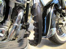 栃木レザー製　サドルレザー　ブラック（黒糸）　エンジンガードカバー（左右セット）　ハーレー　アメリカン　バイク_画像2