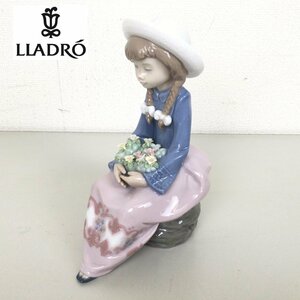 1202 LLADRO リヤドロ 5554 花を抱いて座る少女 フィギュリン 女の子 陶器人形 少女 女性