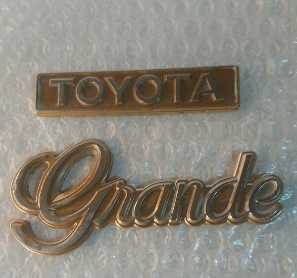 TOYOTA トヨタ grande グランデ ゴールドエンブレム 2枚セット