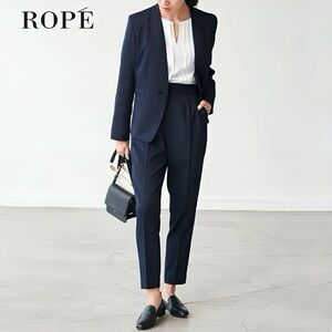 ROPE ロペ セットアップ パンツスーツ ノーカラージャケット 洗濯可 ストレッチ性 ボディシェルツイル ネイビー