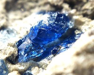 宝石質 ドイツ産 アウイン アウイナイト 母岩 蛍光 藍方石 結晶 原石 標本 約26ct 4