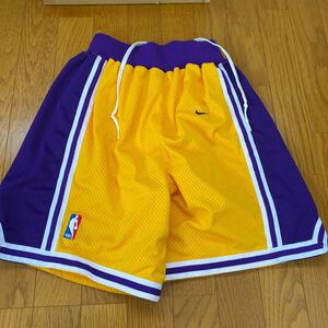 NBA Authentic Jersey Lakers Nike size 30