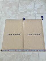 現行50×30 未使用2枚 ルイヴィトン LOUIS VUITTON ロゴ 保存袋 巾着 ポーチ 布袋 メンズ スニーカー サンダル 非売品_画像2