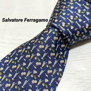 送料無料　美品　サルヴァトーレフェラガモ　Salvatore Ferragamo ネクタイ シルク100％ 飲み物　小紋柄　総柄　絹　ネイビー　紺色　青