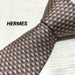 送料無料　美品　HERMES エルメス ネクタイ シルク100％ 赤 白 絹　総柄　ビジネススーツ　ハイブランド　高級　おしゃれ　