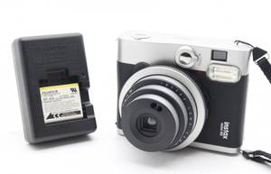 【ト足】☆動作品☆ FUJIFILM instax mini90 NEO CLASSIC チェキ ネオ クラシック バッテリー充電器付き CA966EWH2H