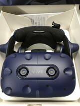 ●HTC Vive PRO まとめ VRヘッドセット99HANW023-00 通電のみ確認 い コントローラー充電器欠品 ジャンク扱い(uu0207_13_200)_画像2