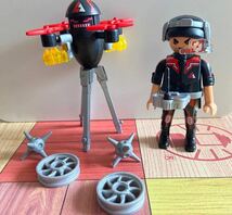 新品プレイモービル 70628からドローンとパイロット　playmobil yoru ミニチュア　ドールハウス_画像1