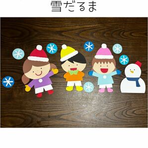 3人の子どもと雪だるま