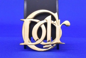 パルファン　クリスチャン　ディオール Parfums Christian Dior 洗練された美しい輝き ロゴ ブローチ 高級ブランドの魅力 CD