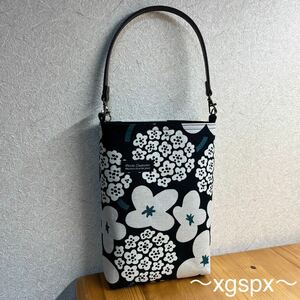 携帯 ポーチ ケース ポシェット サコッシュ 黒 花柄 hand made ハンドメイド 斜め掛け ショルダー ハンド セカンド バッグ バック