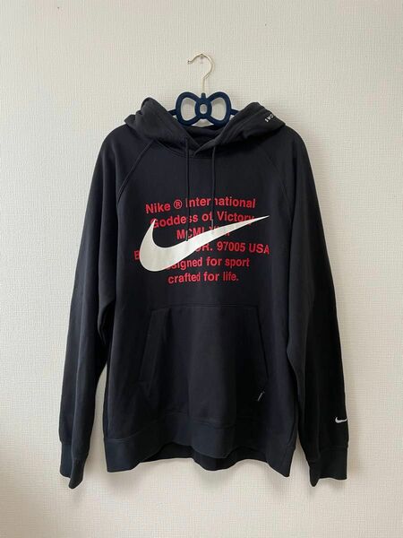 ＊ＮＩＫＥ　ＳＷＯＯＳＨ　ナイキ スウッシュ＊パーカー　トレーナー　プルオーバー　ブラック　ＸＬ　メンズ　レディース　ユニセックス