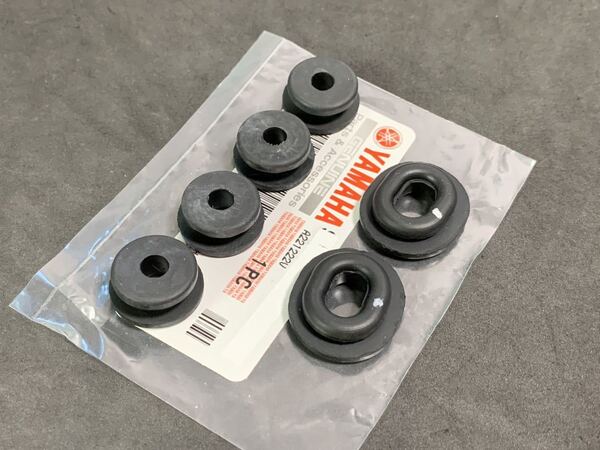 RZ350 サイドカバー 取り付けゴム 新品即決 RZ250 ヤマハ純正 YSP アルフィンカバー取り付けゴム クッションゴム