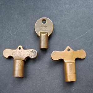 真鍮製　ゼンマイ回し　締め付けハンドル　ネジ巻き　ゼンマイ巻き　古い鍵