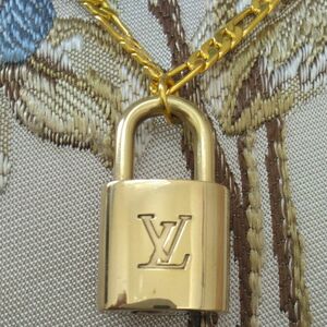 ルイヴィトン319　パドロックカデナ南京錠　鍵なし　ゴールド色　ネックレス