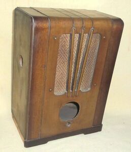 縦型木製ラジオケース、スピーカー付き美品