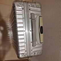 RIMOWA リモワ　スーツケース　旧型青ラベル　クラシックホワイト 35L？2ホイール_画像2