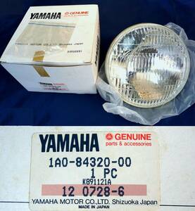 自宅倉庫蔵出し品 YAMAHA ヤマハ純正部品 RD250/350 共通 ヘッドライトレンズ 小糸製作所のガラス製 元箱入りの未使用新品です DX350 RX350