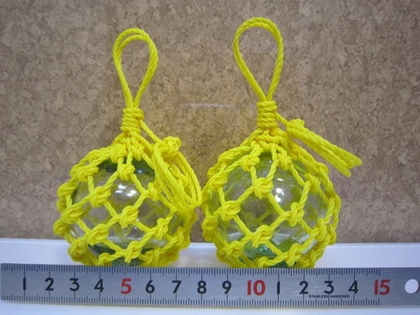 ガラスの浮き玉　保護網付き　直径約6.2㎝　2個セット　黄