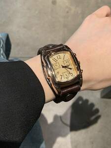 腕時計 メンズ クォーツ カップル用 アンティーク風 大きな文字盤 の四角形 時計 前蓋 ねじ ベルト クオーツ式