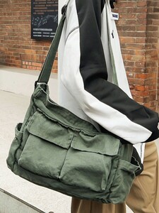 メンズ バッグ ショルダーパック クロスボディバッグ ヴィンテージキャンバス素材 マルチポケット 日常使い 通勤 通学に最適 男性