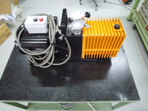 中古動作品 ALCATEL ロータリーポンプ 真空ポンプ 油回転真空ポンプ 2008A アルカテル オイル交換済み 現状配線でAC100V電源で使用可_画像3