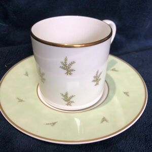 NARUMI BONE CHINA MADEIN JAPAN ナルミカップ、ソーサー　デミタス。金彩の小枝が可愛い。