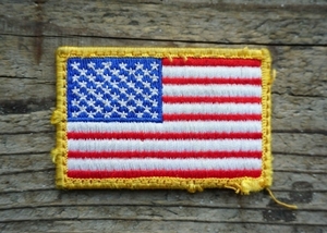 ◆ 星条旗 アメリカ国旗 フラッグ 刺繍ワッペン 5.1×7.7㎝/ビンテージ オールド アメリカ古着 レトロ パッチ リメイク トリコロール