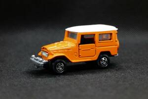 トミカ トヨタ ランドクルーザー オレンジ FJ40