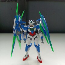 バンダイ HGガンダム 機動戦士ガンダム00ダブルオー　00-66 ダブルオークアンタ 完成品 プラモデル_画像3