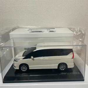 ☆日産 1/24 セレナ ハイウェイスター SERENA C27 前期 ディーラー特注 非売品 カラーサンプル ミニカー ブリリアントホワイトパール 白