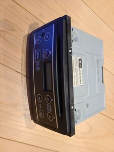 ダイハツ純正　86180-B2840　オーディオ　ワイド　ミライース等 CDデッキ AM FM ラジオ AUX