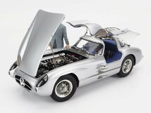 CMC 1/18 メルセデス ベンツ 300 SLR クーペ 1955 シルバー ルドルフ・ウーレンハウトフィギュア付き Mercedes Benz M246_画像4