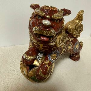 玉乗り獅子 狛犬 置物 金彩色絵 シーサー 縁起物 魔除け