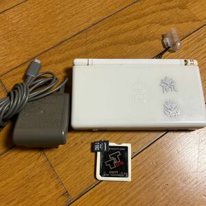 DS ニンテンドーDS Lite 任天堂 DSTTソフト　4GB メモリー　コード　Nintendo ジャンク　部品どり