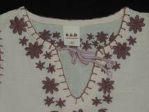 ♪e.a.Bのお花刺繍胸開きデザインベージュ系半袖☆９０センチ☆_画像2
