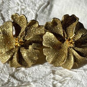 ヴィンテージ ** 70s 美しいフラワーモチーフのイヤリング vintage earringsの画像1