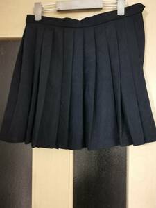 女子学生スカート　黒色 　W68 丈40コスプレ等に　送料370円。同梱可2点まで。jsi④