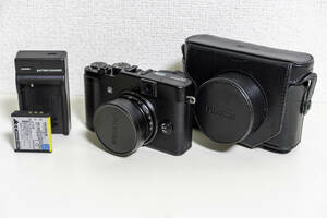 ★美品★フジフィルム FUJIFILM X10 デジカメ ブラックケース・純正バッテリー付き♪