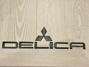 美品 三菱デリカD:5 エンブレム マットブラック 前期/後期 塗装後未使用品 DELICA 両面テープ付