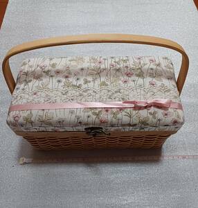 ** Northern Europe manner! trunk type basket * race * ribbon *ga- Lee * floral print *.* basket * wooden * Britain Liberty *Emily*emi Lee **