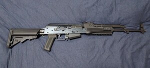 We-Tech 製 AKM PMC GBB（フラッシュハイダー等欠品あり、マガジン2個付き）