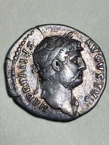 古代ローマ帝国　デナリウス銀貨　ハドリアヌス帝　2.9g 準未使用